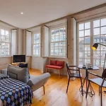 Pretty With Modern Comforts Apartment *